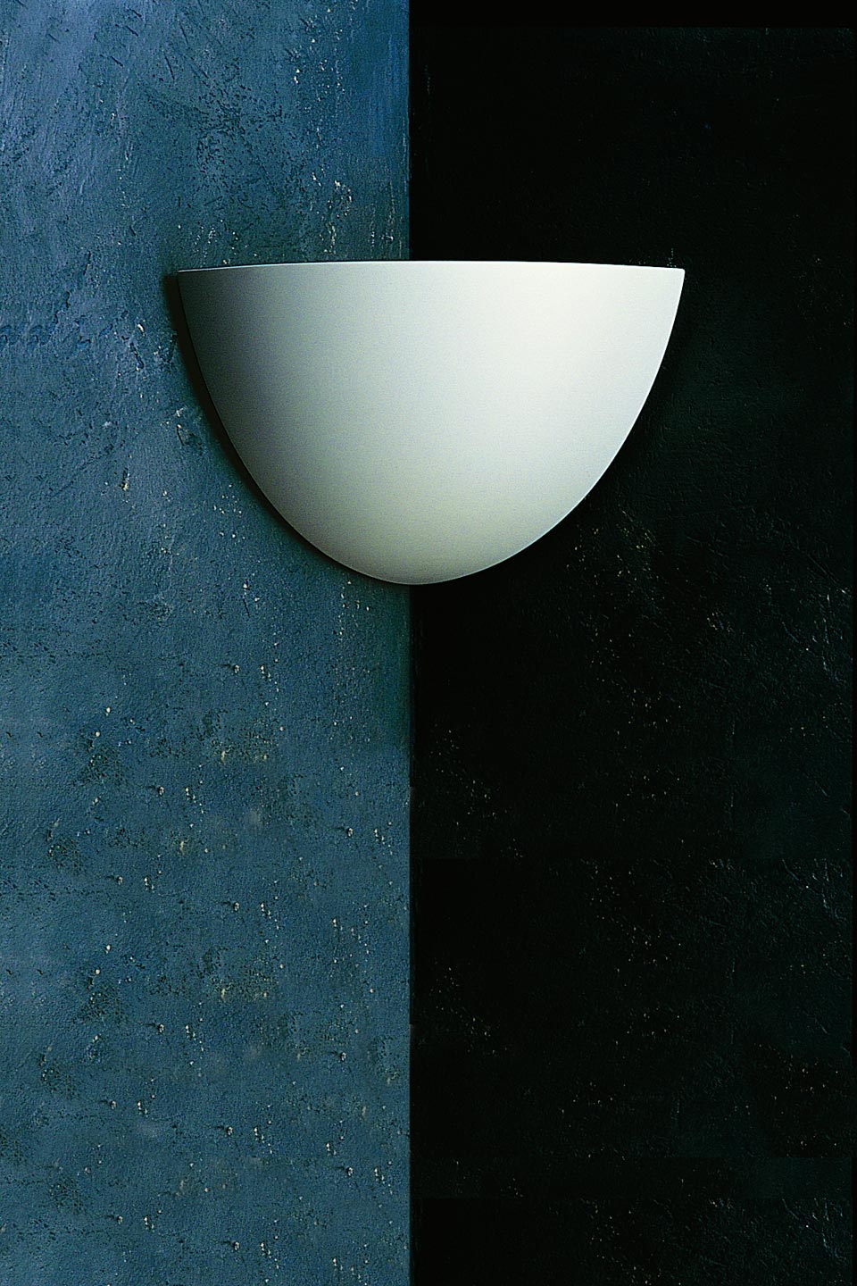 Wall lamp Angle1427 in natural plaster for room corner. Sedap. 