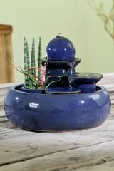 Mini fontaine vasque trois colonnes en céramique bleue. Seliger. 