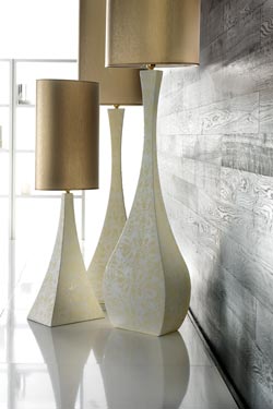 Lampadaire pyramide damassée et abat-jour cylindrique. Munari par Stylnove Ceramiche. 