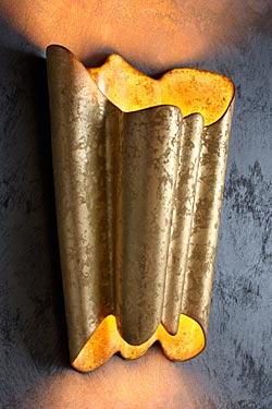 Lunar applique décorée à la feuille d'or. Munari par Stylnove Ceramiche. 