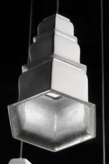 Suspension en céramique blanche intérieur argent petit modèle. Munari par Stylnove Ceramiche. Suspension en céramique blanche intérieur argent petit modèle. Munari par Stylnove Ceramiche.
