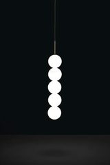 Abacus suspension 5 boules en verre opale blanc. Terzani. Abacus suspension 5 boules en verre opale blanc. Terzani.