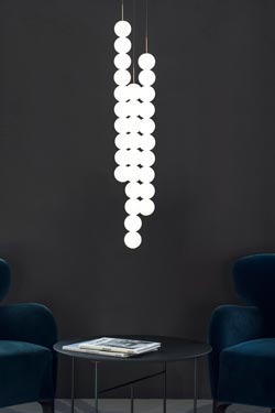 <br/>Abacus suspension triple en verre blanc et laiton satiné. Terzani. 