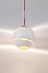 Bond suspension boule blanche et or 12cm. Terzani. Bond suspension boule blanche et or 12cm. Terzani.
