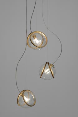 Pug triple ball pendant in clear glass and raw brass. Terzani. 