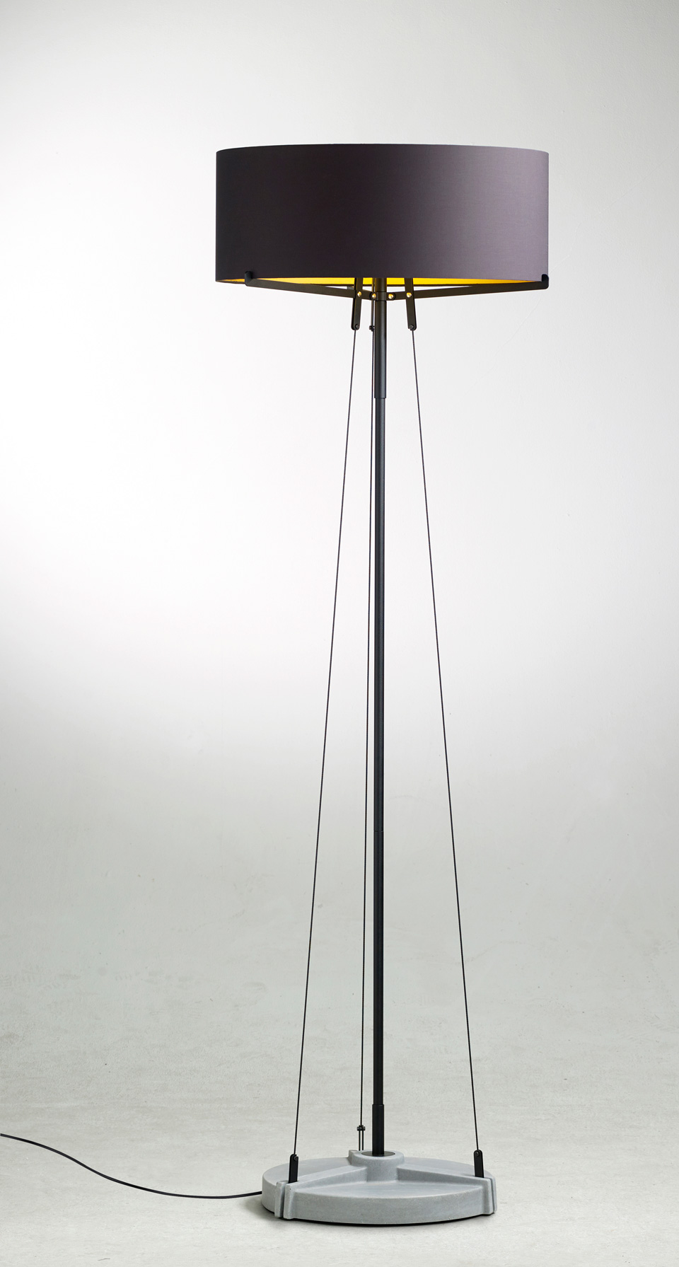 Grand lampadaire noir à LED Orbit. Tonone. 