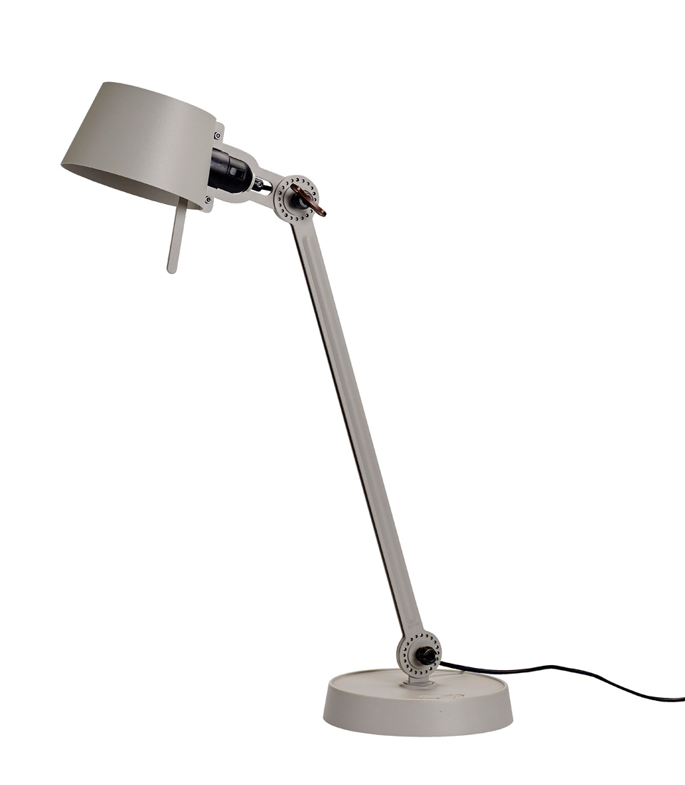 Grande lampe de bureau Bolt Desk, couleur gris avec un seul bras et un socle . Tonone.  Grande lampe de bureau Bolt Desk, couleur gris avec un seul bras et un socle . Tonone.