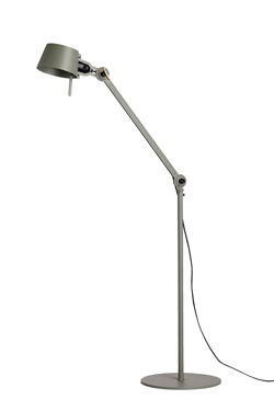 Lampadaire Bolt vert kaki style industriel. Tonone. 