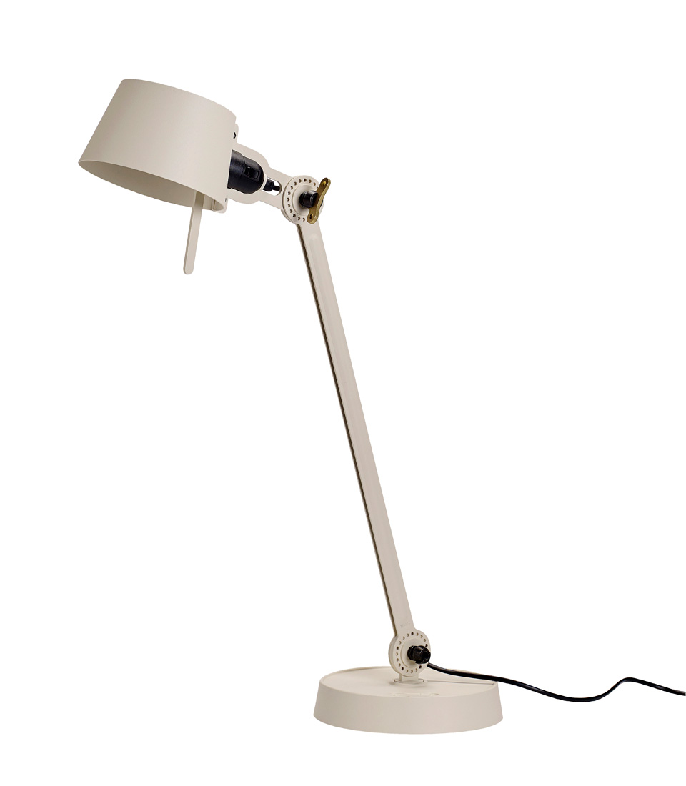 Lampe de bureau grand modèle Bolt Desk en métal blanc crème, un seul bras et un socle. Tonone. 