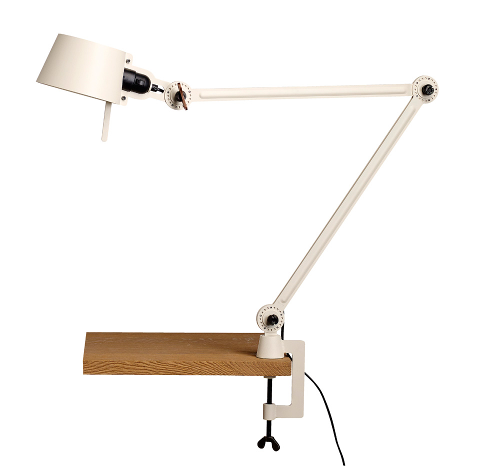 Lampe de bureau ou d'atelier écru sur pince-étau en métal massif aspect  grainé Bolt Desk, TONONE, Luminaires design industriel