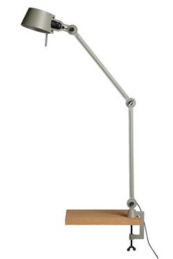 Lampe de bureau ou d'atelier en métal vert mousse Bolt Desk . Tonone. 
