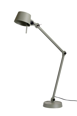 Lampe de bureau, style atelier en métal vert mousse Bolt Desk . Tonone. 