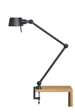 Lampe de bureau sur pince étau, en métal noir Bolt Desk . Tonone. 