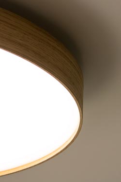 Large round oak ceiling lamp, very fine frame. Trilum. 