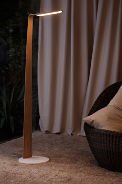 Wooden floor lamp with integrated LED Swan . TUNTO. 