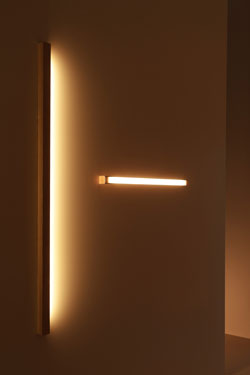 Led40 linear wall lamp in oak 160cm. TUNTO. 