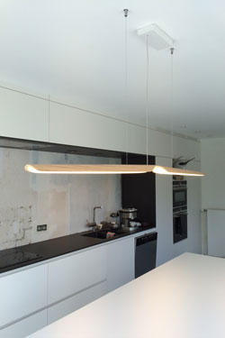 Swan oak wing pendant lamp. TUNTO. 