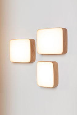 Cube small rectangular wooden wall light . TUNTO. 