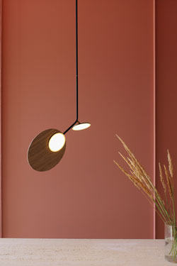 Balloon pendant lamp in hazel wood and black steel 68cm. TUNTO. 