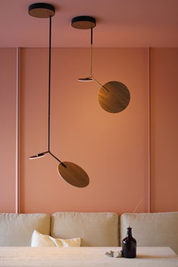 Balloon pendant lamp in hazel wood and black steel 68cm. TUNTO. 