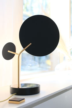 Gold and black table lamp Ballon. TUNTO. 