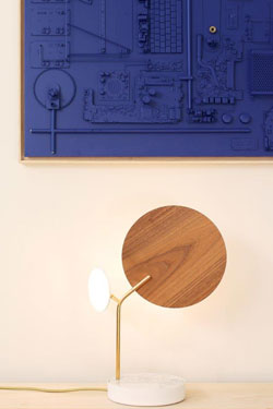 Ballon table lamp oak and white steel. TUNTO. 