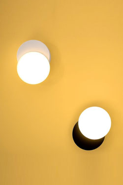 Dot01 round white wall light. TUNTO. 