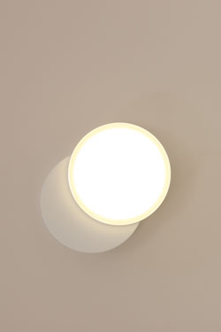 Dot01 round white wall light. TUNTO. 