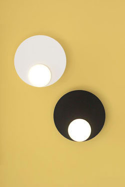 Dot05 minimalist black disc light. TUNTO. 