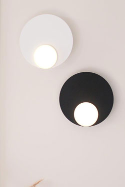 Dot05 round white minimalist wall light. TUNTO. 