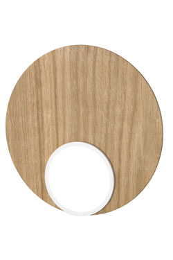 Dot05 round wall lamp in oak. TUNTO. 