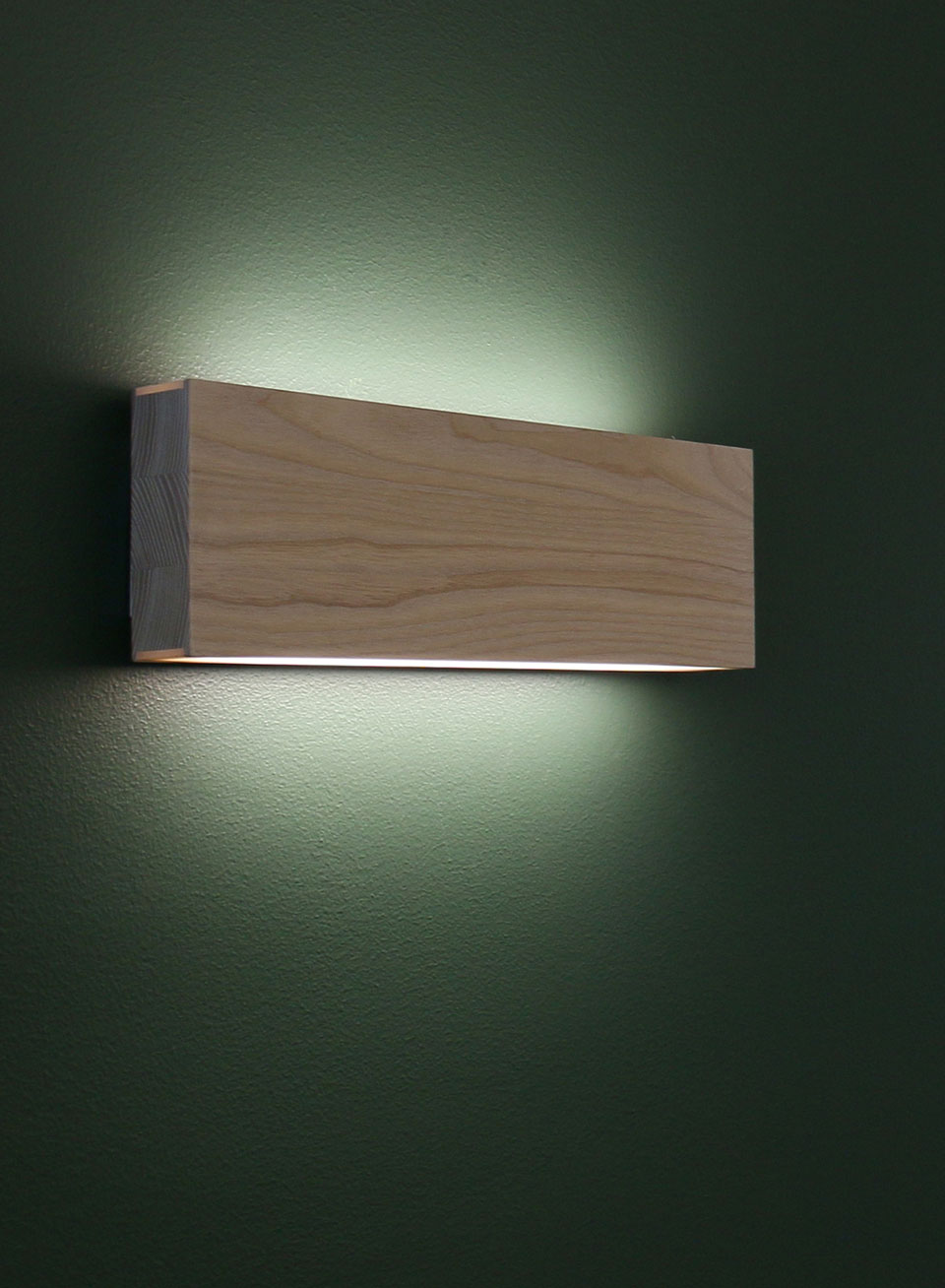 Led120 wall lamp in hazel wood indirect light 40cm. TUNTO. 