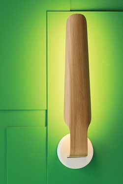 Swan oak wing wall lamp. TUNTO. 