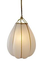 Bundle suspension en verre opale blanc. Vanessa Mitrani. Bundle suspension en verre opale blanc. Vanessa Mitrani.