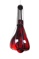 Suspension Helium en verre soufflé rouge grenat. Vanessa Mitrani. 