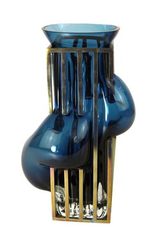 Vase haut Freedom en verre soufflé bleu canard . Vanessa Mitrani. Vase haut Freedom en verre soufflé bleu canard . Vanessa Mitrani.