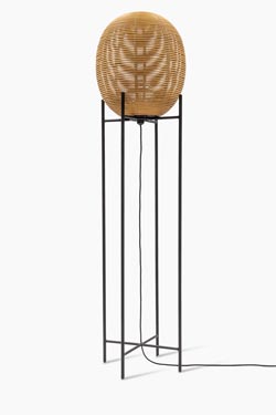 Sari large floor lamp in natural rattan. Vincent Sheppard. 