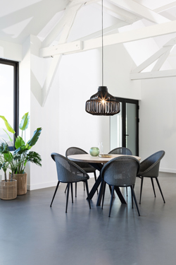 Endless pendant lamp in black rattan. Vincent Sheppard. 