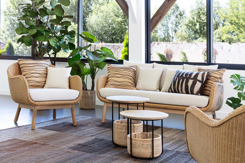 Vivi Table And Basket In Black Metal And Large Rattan Vincent Sheppard Contemporary Design Lighting Ref
