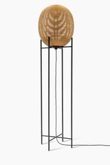Sari grand lampadaire en rotin naturel. Vincent Sheppard. Sari grand lampadaire en rotin naturel. Vincent Sheppard.