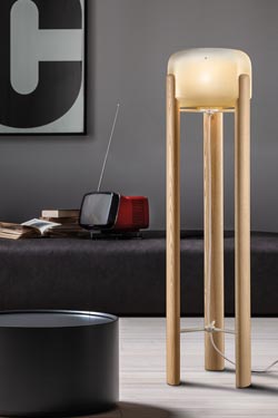 Floor lamp in natural wood and amber glass Sata. Vistosi. 