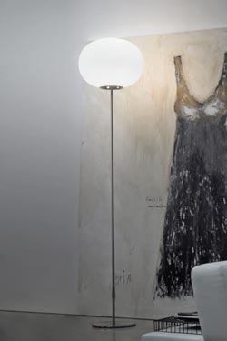 Lucciola floor lamp in white glass. Vistosi. 