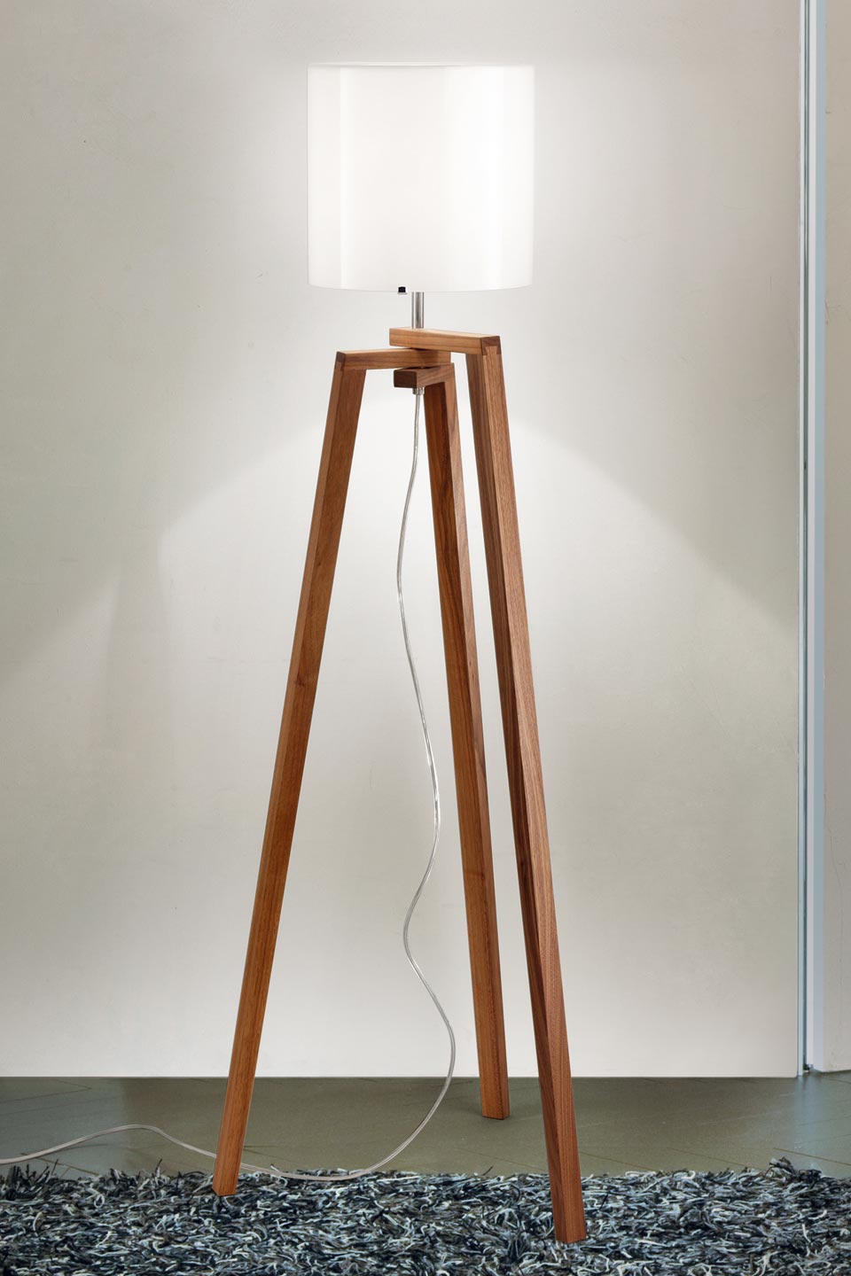Tripod floor lamp in walnut wood and Murano glass lampshade Trepai- white glassware . Vistosi. 