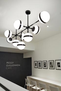 Grand lustre noir brillant et verre opale Peggy . Vistosi. 