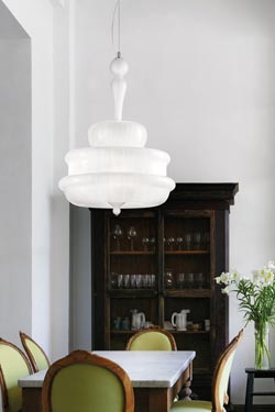 Novecento pendant lamp in white opal mouth blown Murano glass. Vistosi. 