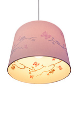 Suspension rose décor papillons en ombres chinoises. Waldi Leuchten. Suspension rose décor papillons en ombres chinoises. Waldi Leuchten.