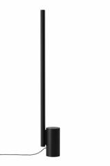 Alto lampadaire noir minimaliste à éclairage indirect . Watsberg. Alto lampadaire noir minimaliste à éclairage indirect . Watsberg.