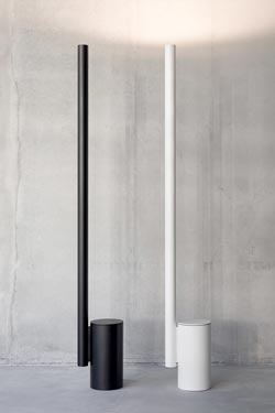 Alto lampadaire minimaliste éclairage indirect blanc. Watsberg. 