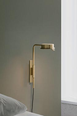 Chipperfield gold bedside wall lamp. Watsberg. 