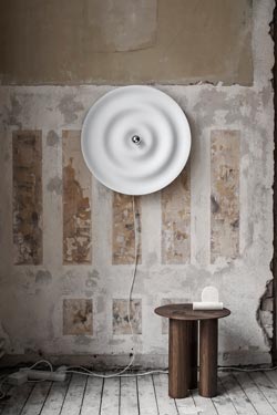 Alma concentric white aluminium wall light. Watsberg. 